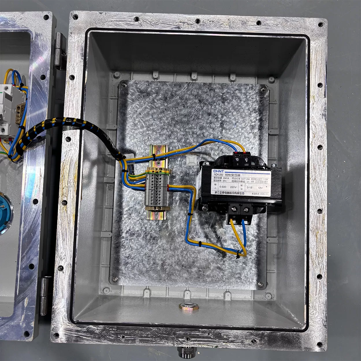 Explosion proof cabinet-4